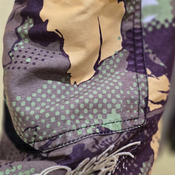 2 Pairs of Men's Board Shorts - Picture 8 of 9